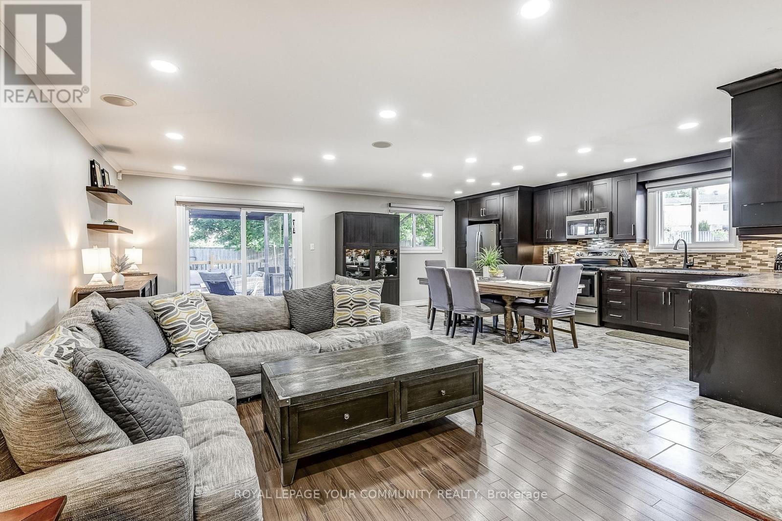 












38 GAINSBOROUGH ROAD

,
Brampton,




Ontario
L6S1X1

