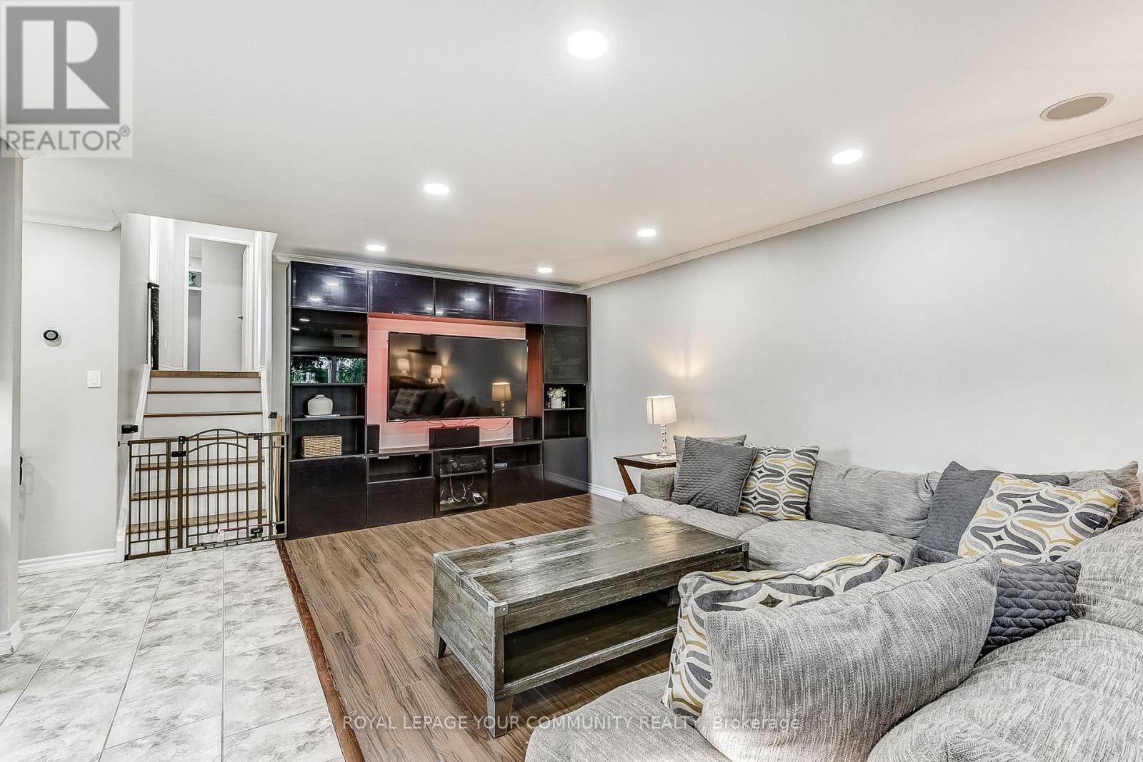 












38 GAINSBOROUGH ROAD

,
Brampton,




Ontario
L6S1X1

