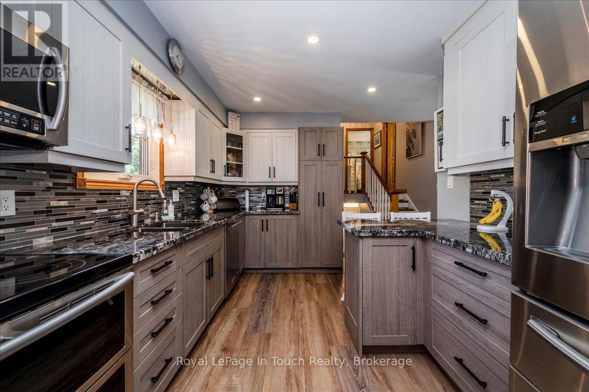 












14 MAPLEGATE ROAD

,
Tiny (Wyevale),




Ontario
L0L2T0

