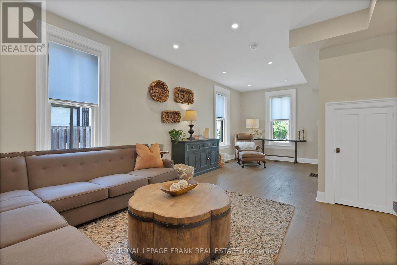 












5 GLENELG STREET E

,
Kawartha Lakes (Lindsay),




Ontario
K9V1Y5

