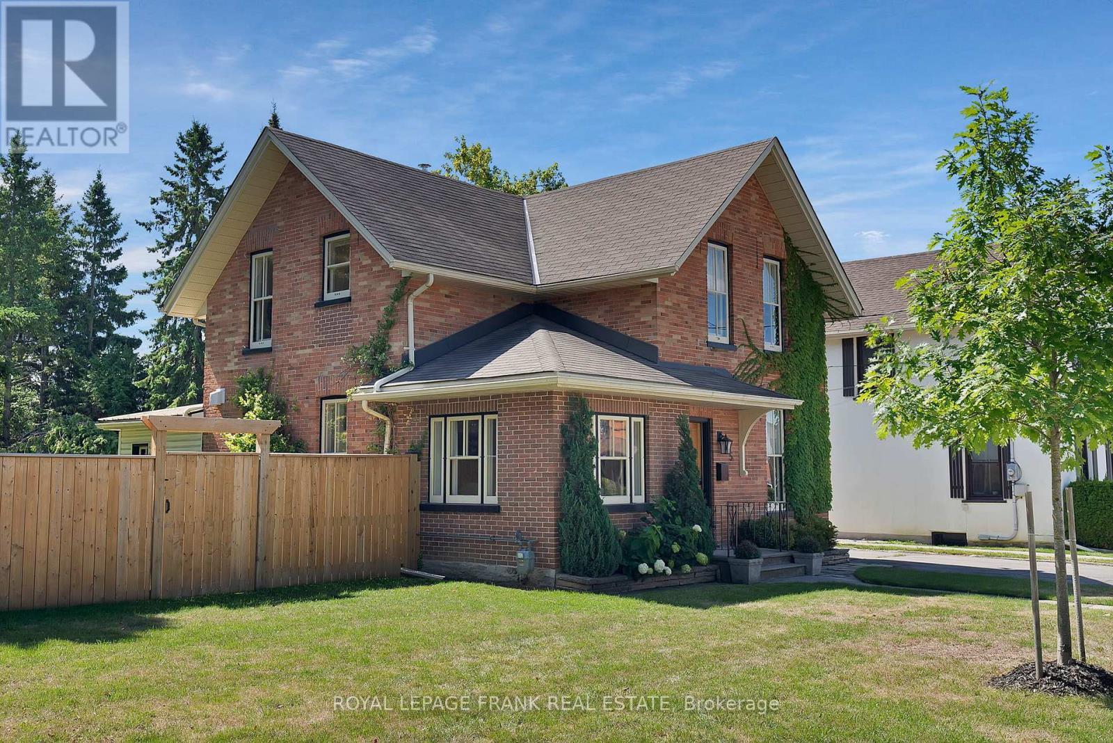 












5 GLENELG STREET E

,
Kawartha Lakes (Lindsay),




Ontario
K9V1Y5


