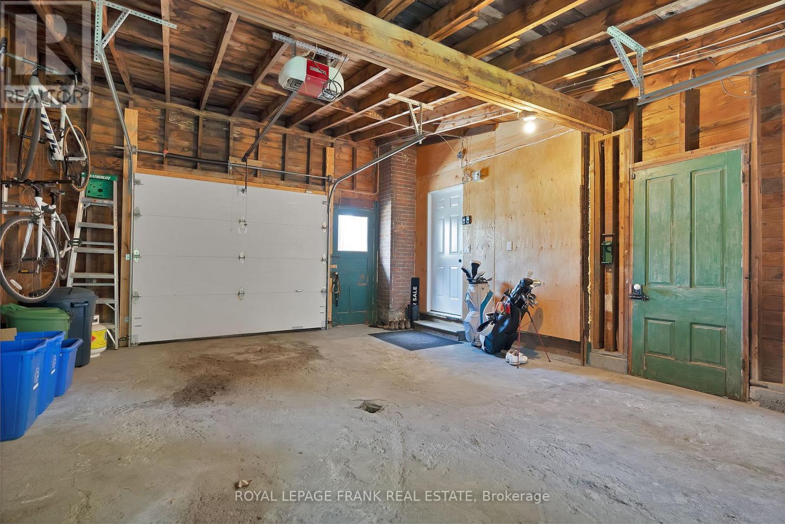 












5 GLENELG STREET E

,
Kawartha Lakes (Lindsay),




Ontario
K9V1Y5

