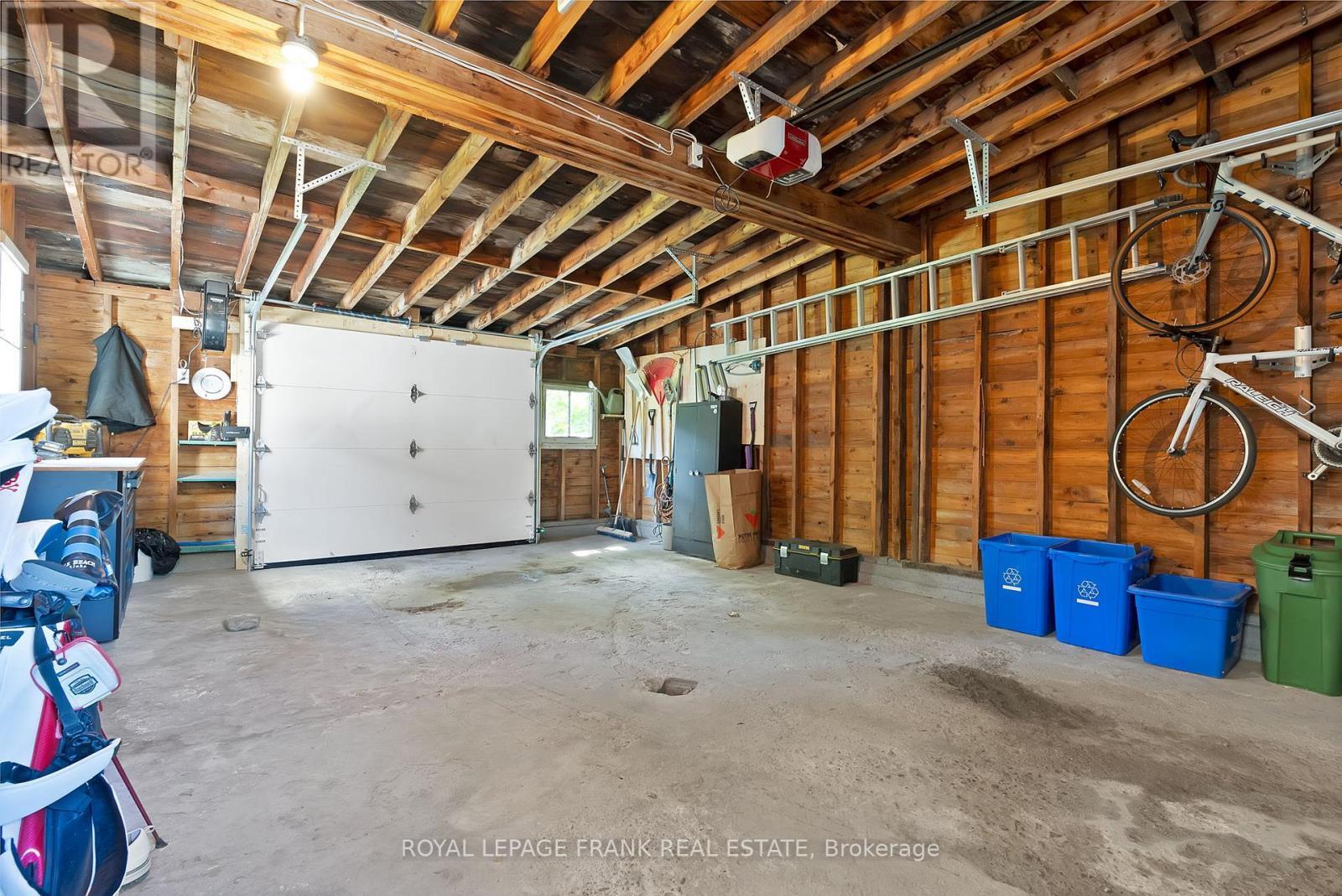 












5 GLENELG STREET E

,
Kawartha Lakes (Lindsay),




Ontario
K9V1Y5

