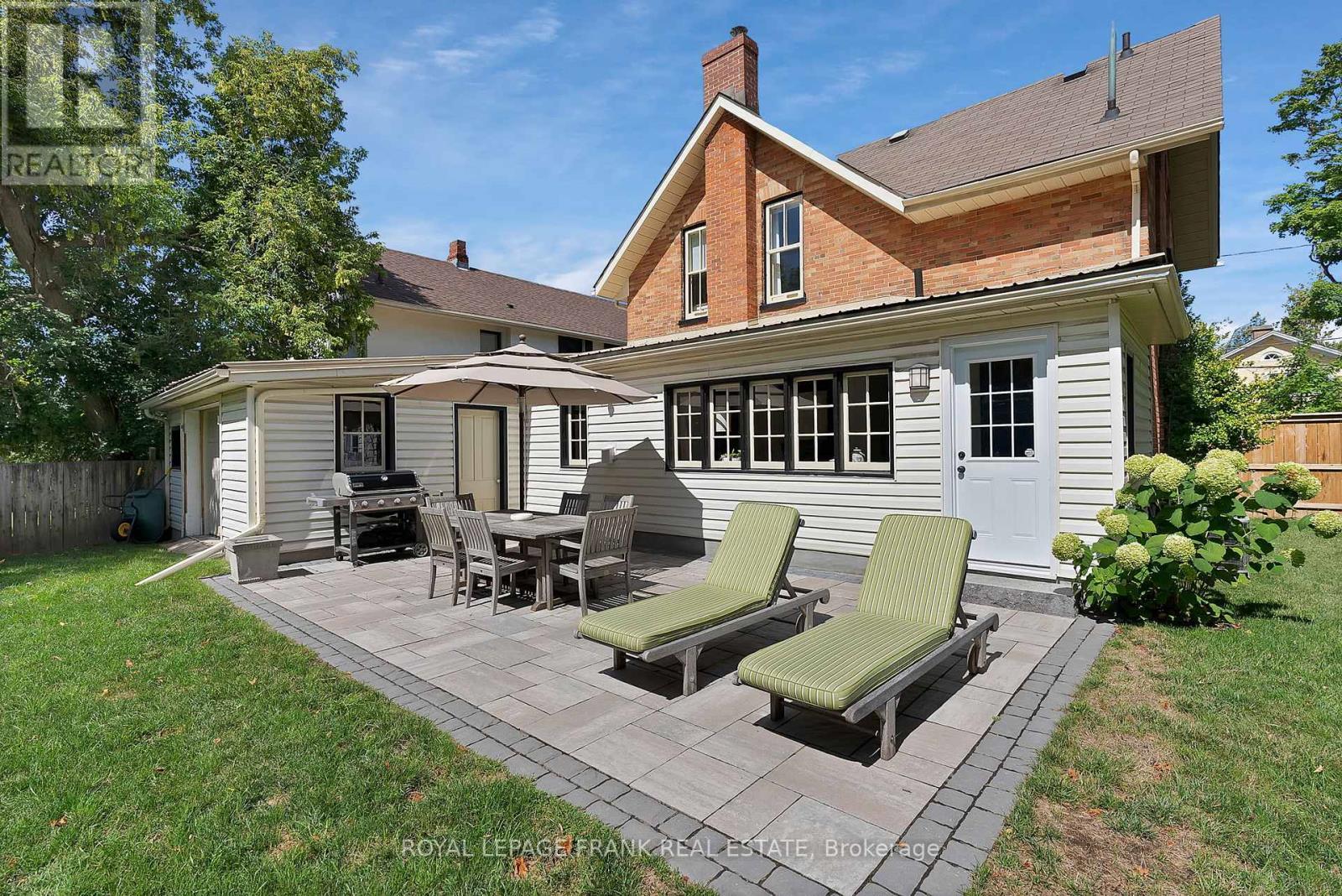 












5 GLENELG STREET E

,
Kawartha Lakes (Lindsay),




Ontario
K9V1Y5

