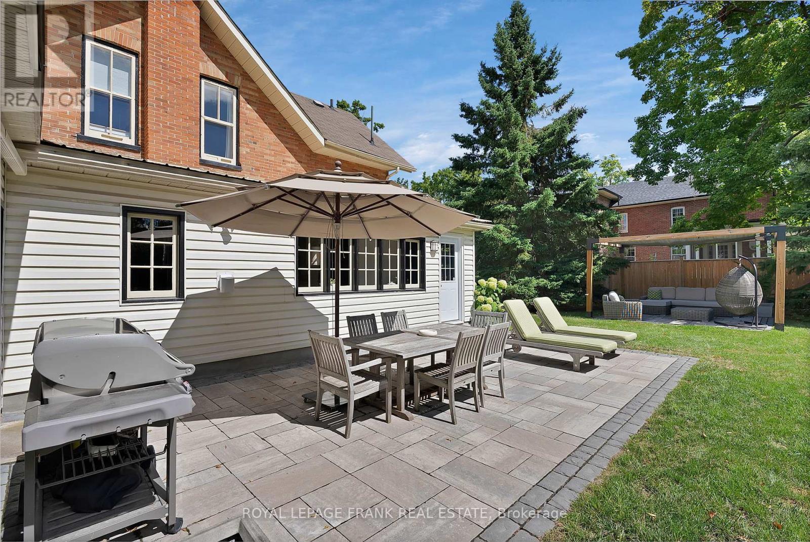 












5 GLENELG STREET E

,
Kawartha Lakes (Lindsay),




Ontario
K9V1Y5

