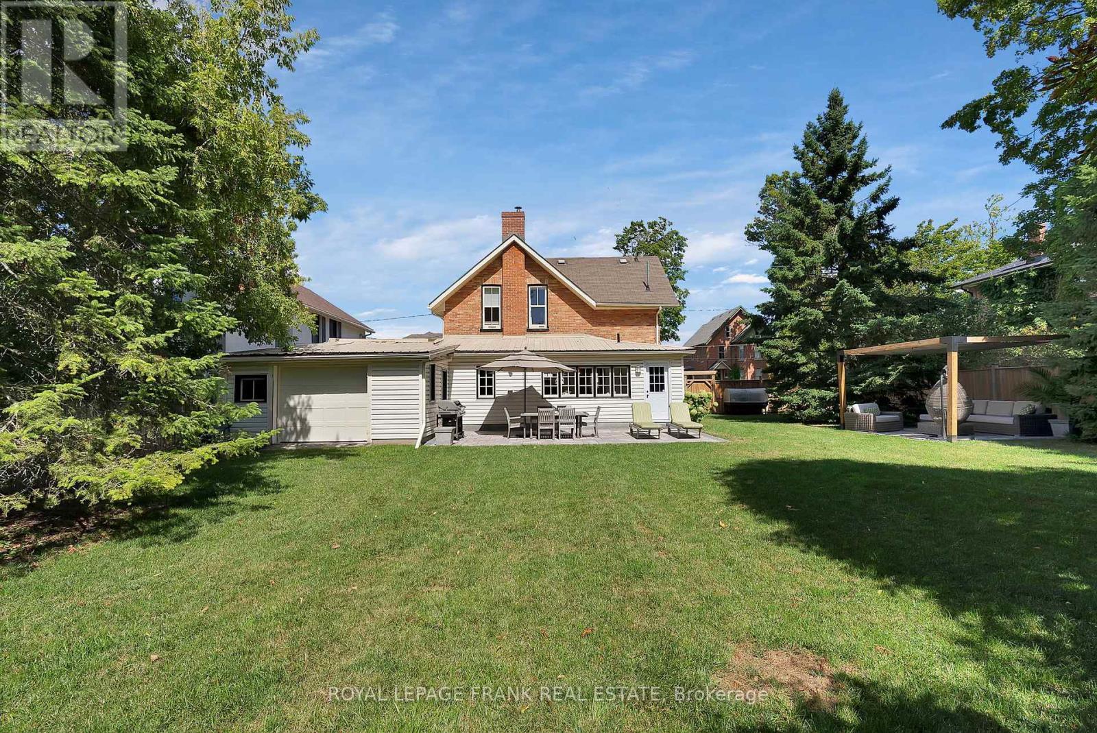 












5 GLENELG STREET E

,
Kawartha Lakes (Lindsay),




Ontario
K9V1Y5


