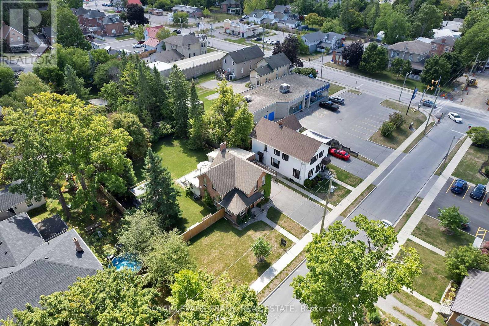 












5 GLENELG STREET E

,
Kawartha Lakes (Lindsay),




Ontario
K9V1Y5

