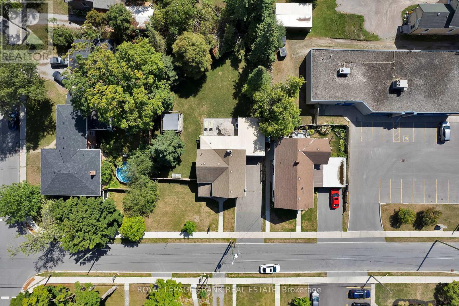 












5 GLENELG STREET E

,
Kawartha Lakes (Lindsay),




Ontario
K9V1Y5

