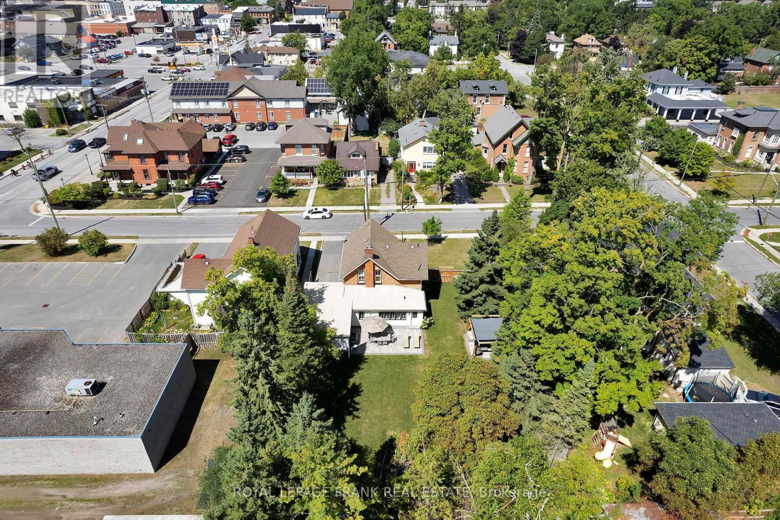 












5 GLENELG STREET E

,
Kawartha Lakes (Lindsay),




Ontario
K9V1Y5

