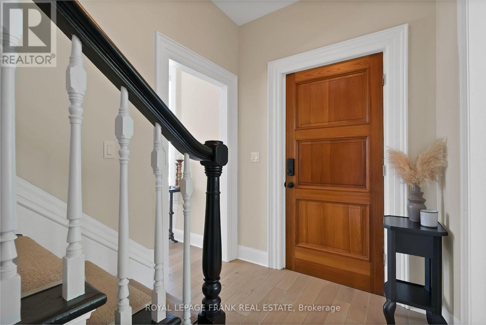 












5 GLENELG STREET E

,
Kawartha Lakes (Lindsay),




Ontario
K9V1Y5

