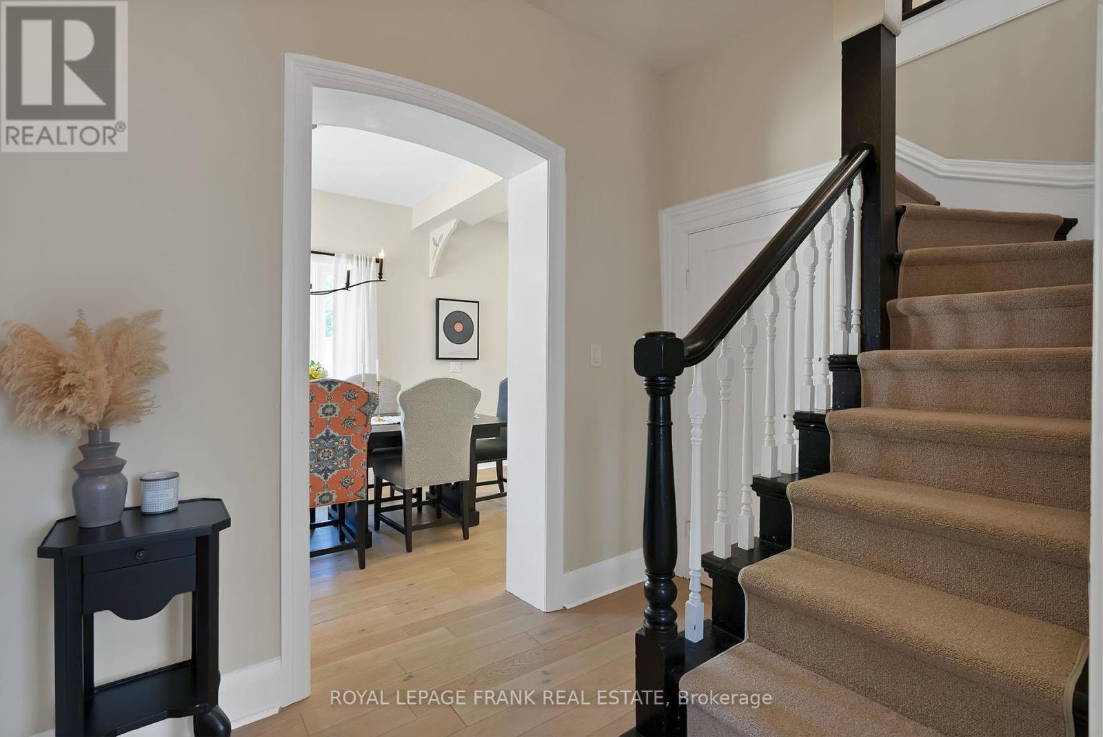 












5 GLENELG STREET E

,
Kawartha Lakes (Lindsay),




Ontario
K9V1Y5

