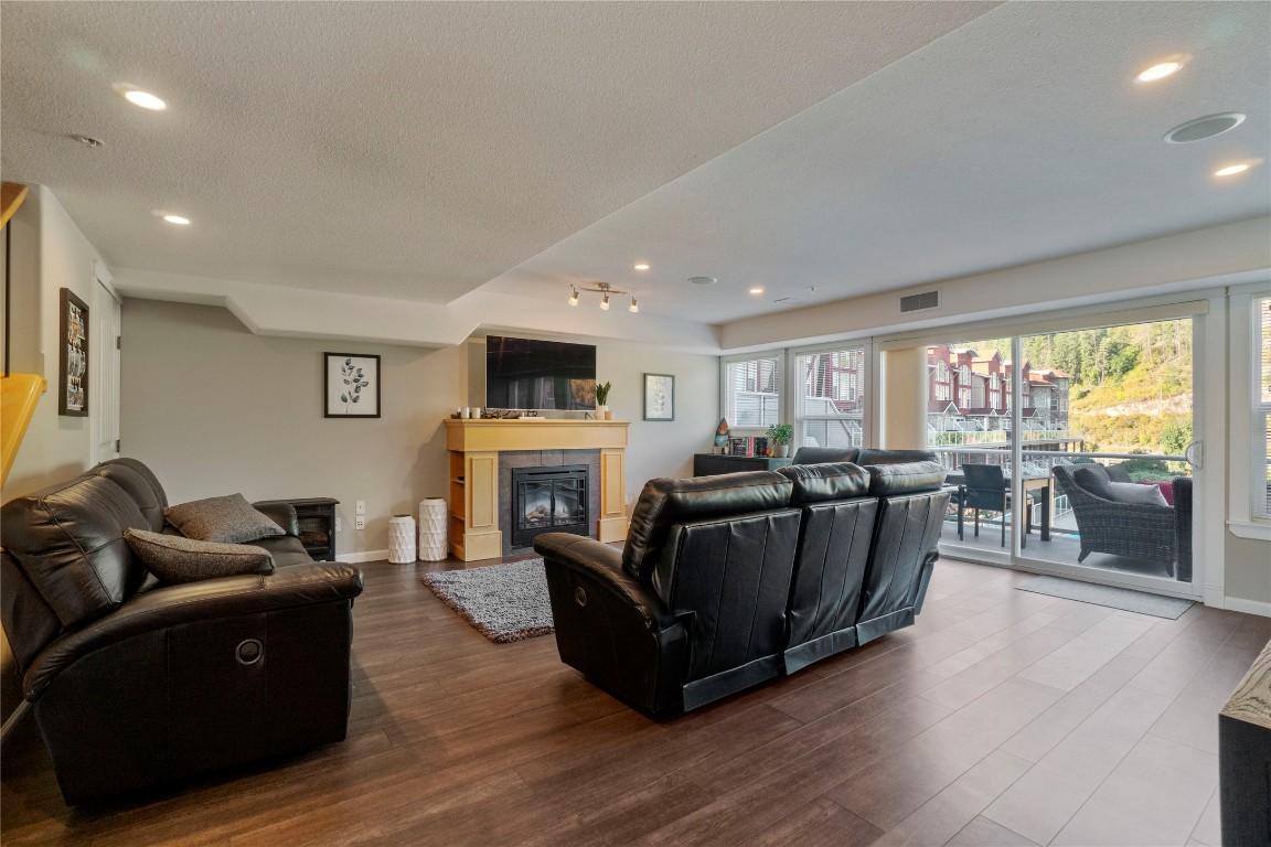 









1130


Riverside

Avenue, 3,
Sicamous,




BC
V0E 2V0

