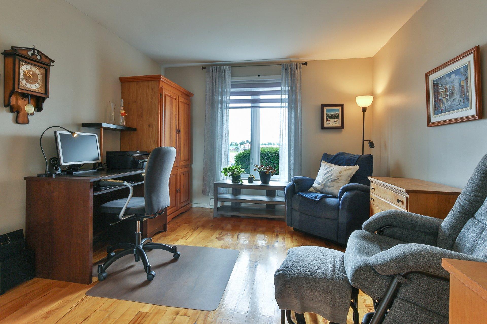 









636


Rue de Bristol

, 101,
Saint-Jean-sur-Richelieu,




QC
J3A1V3

