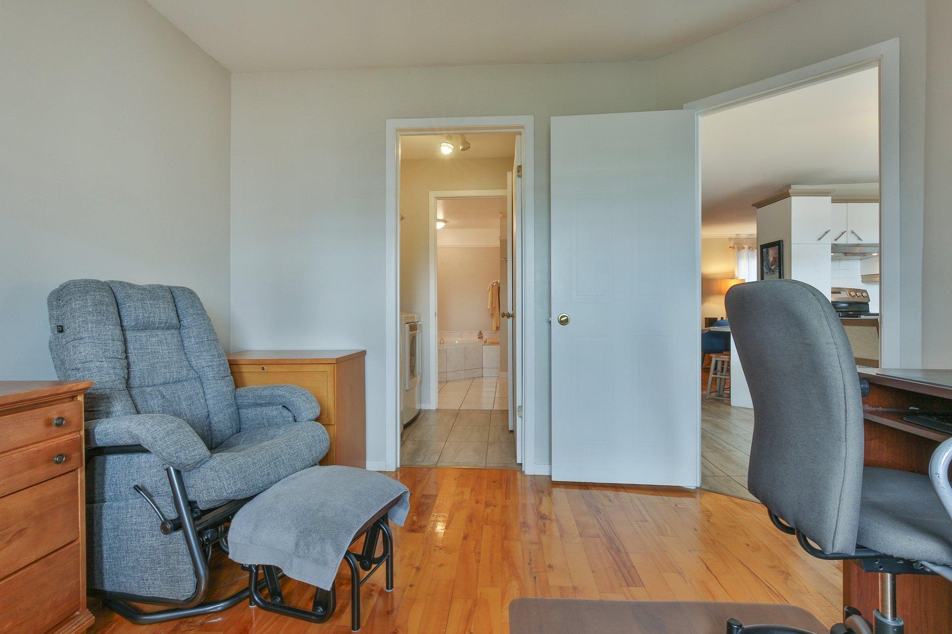 









636


Rue de Bristol

, 101,
Saint-Jean-sur-Richelieu,




QC
J3A1V3

