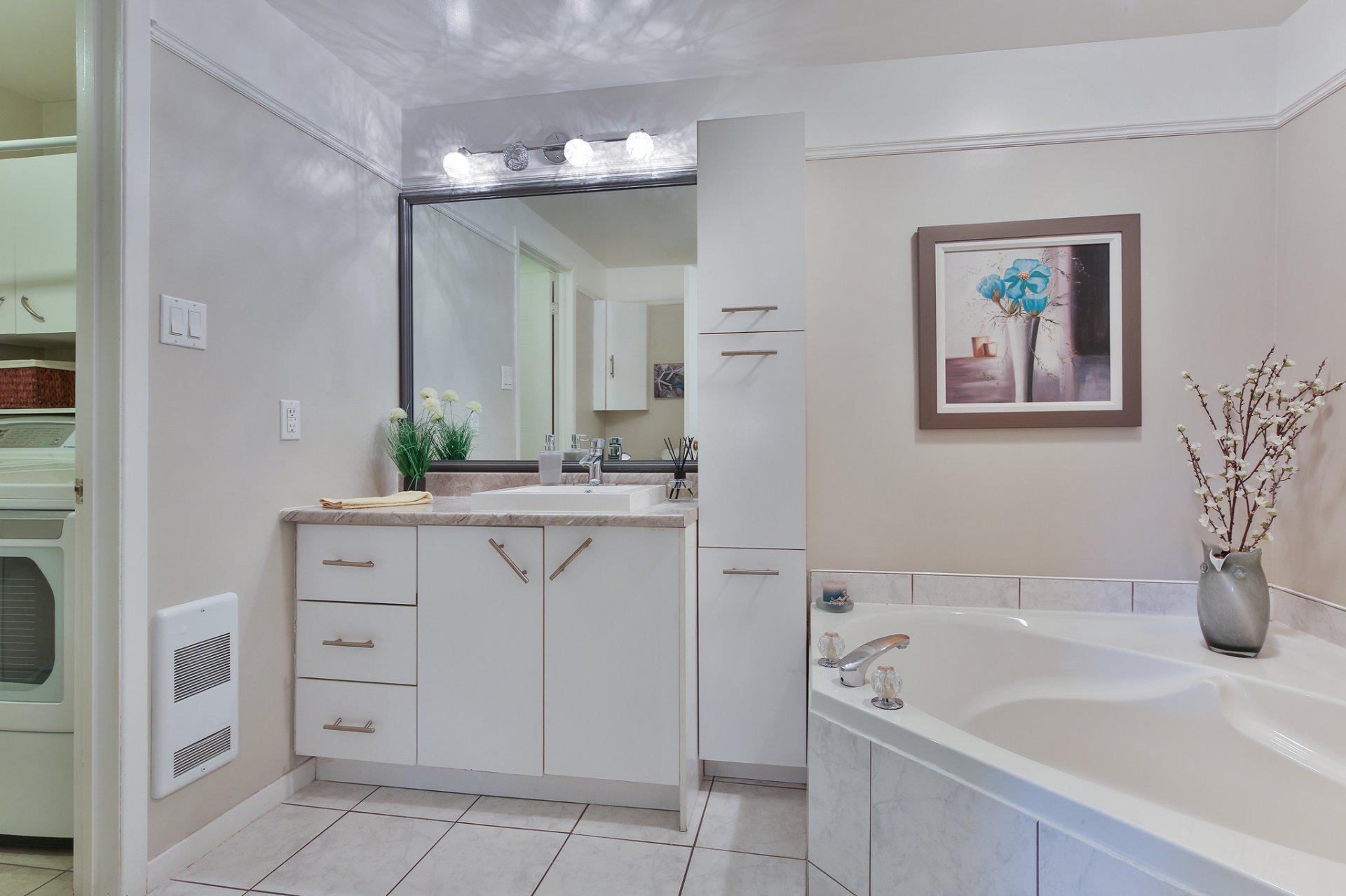 









636


Rue de Bristol

, 101,
Saint-Jean-sur-Richelieu,




QC
J3A1V3

