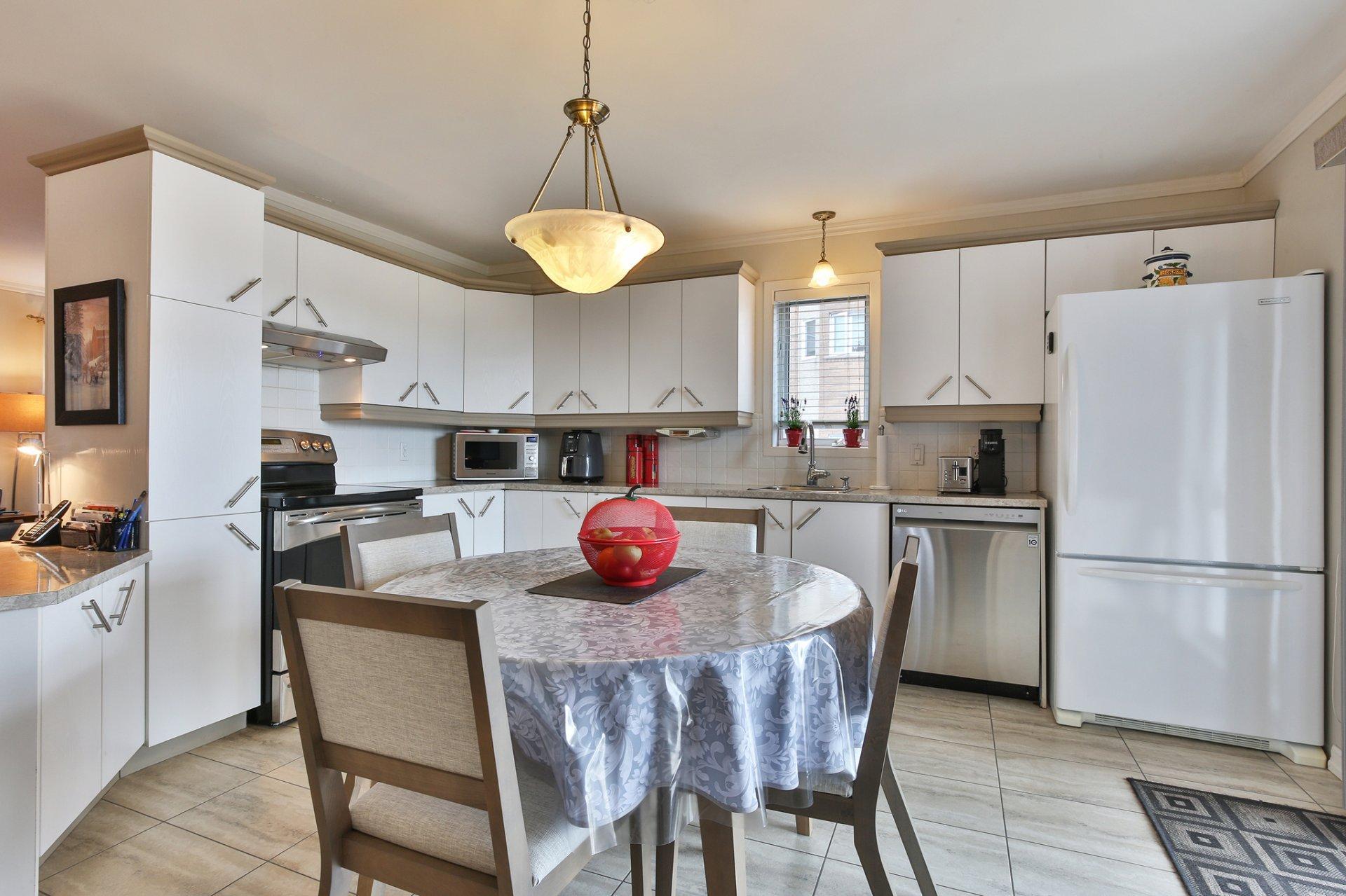









636


Rue de Bristol

, 101,
Saint-Jean-sur-Richelieu,




QC
J3A1V3

