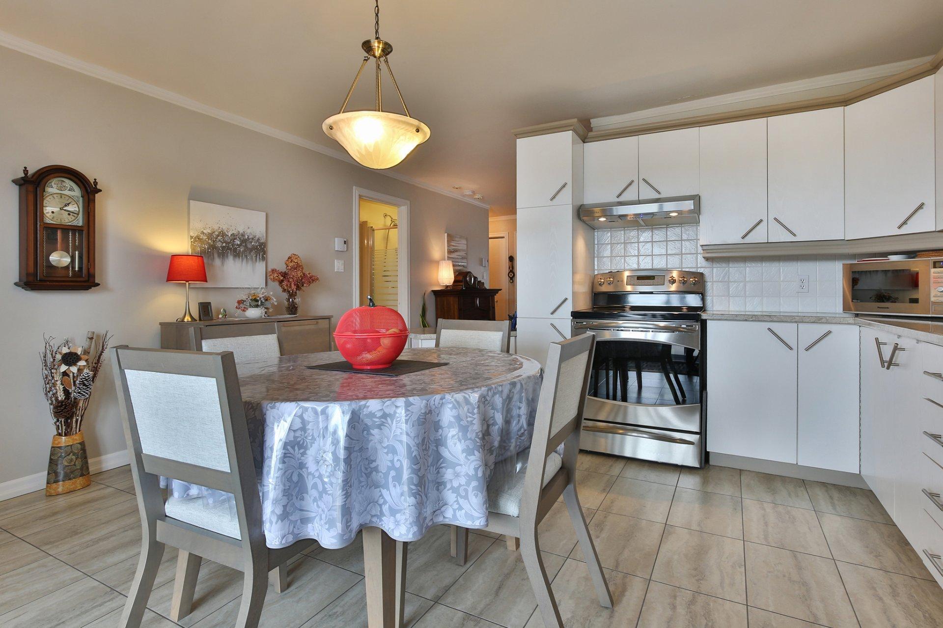 









636


Rue de Bristol

, 101,
Saint-Jean-sur-Richelieu,




QC
J3A1V3

