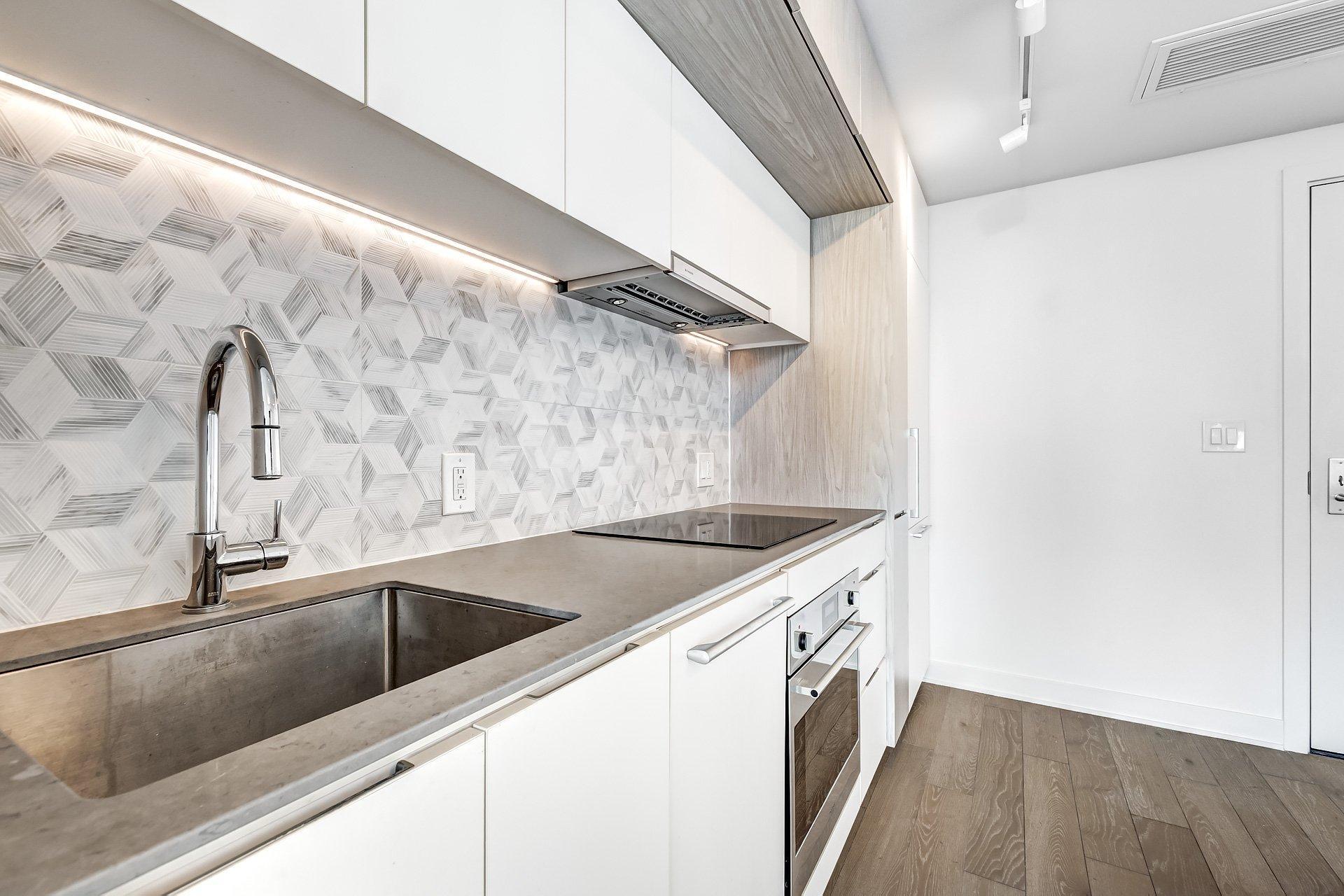









1188


Rue St-Antoine O.

, 3911,
Montréal (Ville-Marie),




QC
H3C1B4

