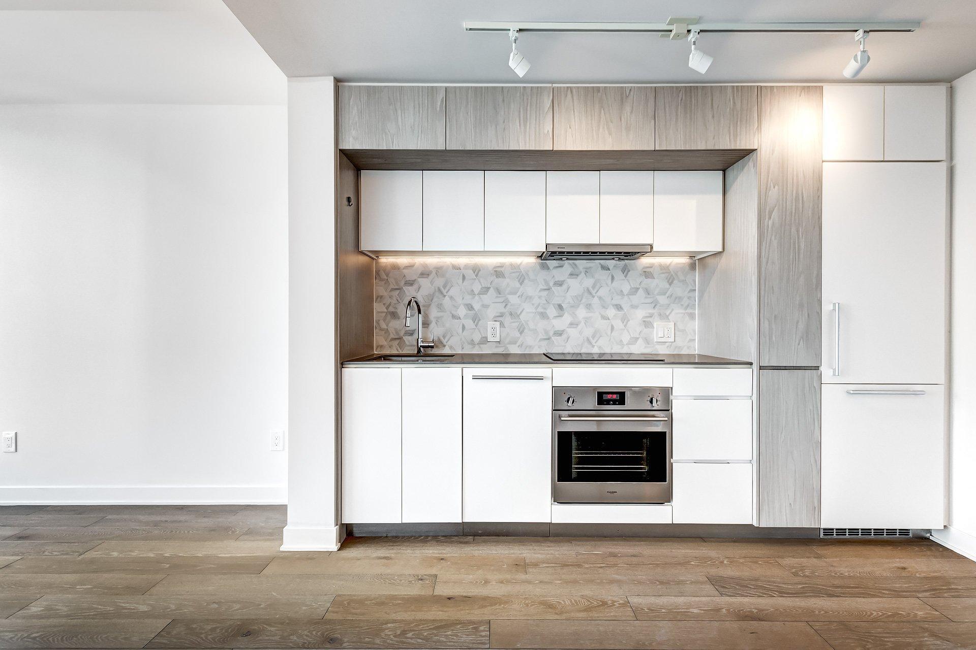 









1188


Rue St-Antoine O.

, 3911,
Montréal (Ville-Marie),




QC
H3C1B4

