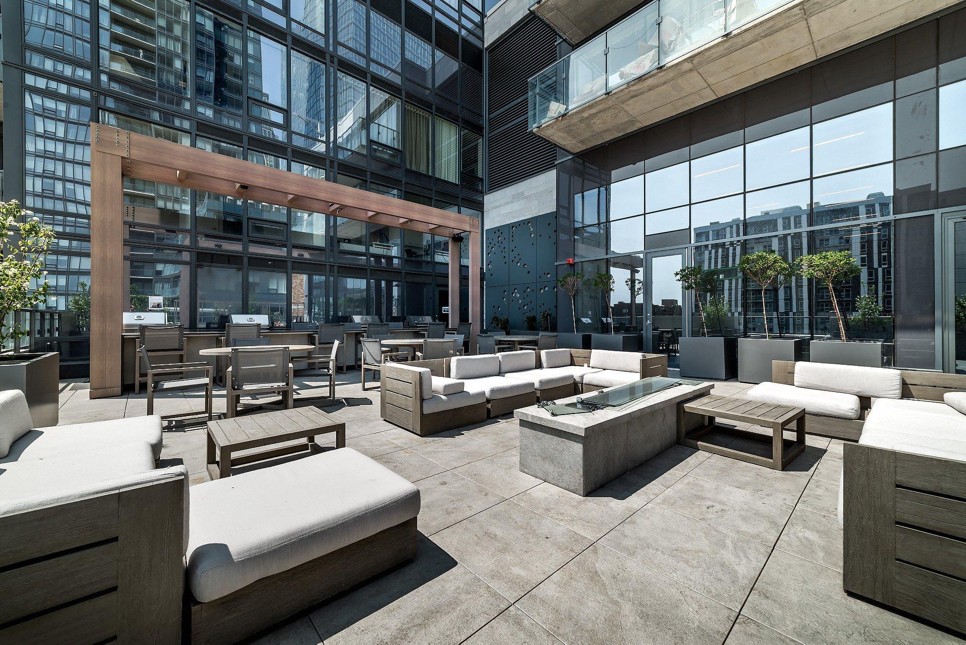 









1188


Rue St-Antoine O.

, 3911,
Montréal (Ville-Marie),




QC
H3C1B4

