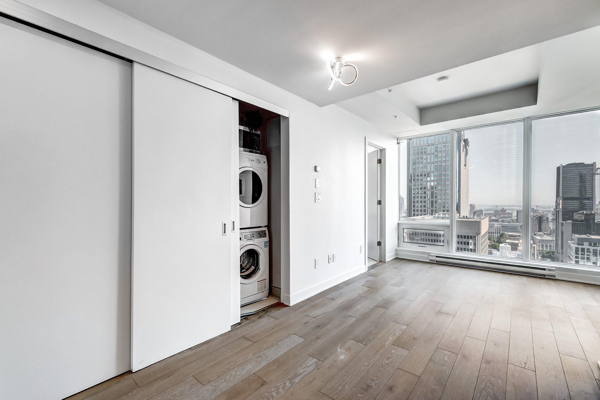 









1188


Rue St-Antoine O.

, 3911,
Montréal (Ville-Marie),




QC
H3C1B4

