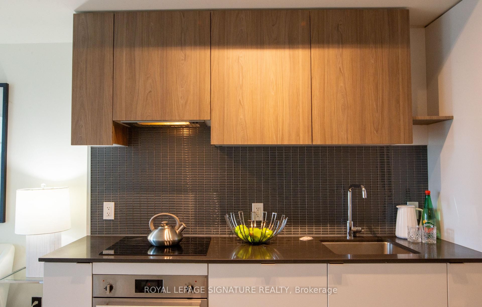 









161


Roehampton

Avenue, 605,
Toronto,




ON
M4P 0C8

