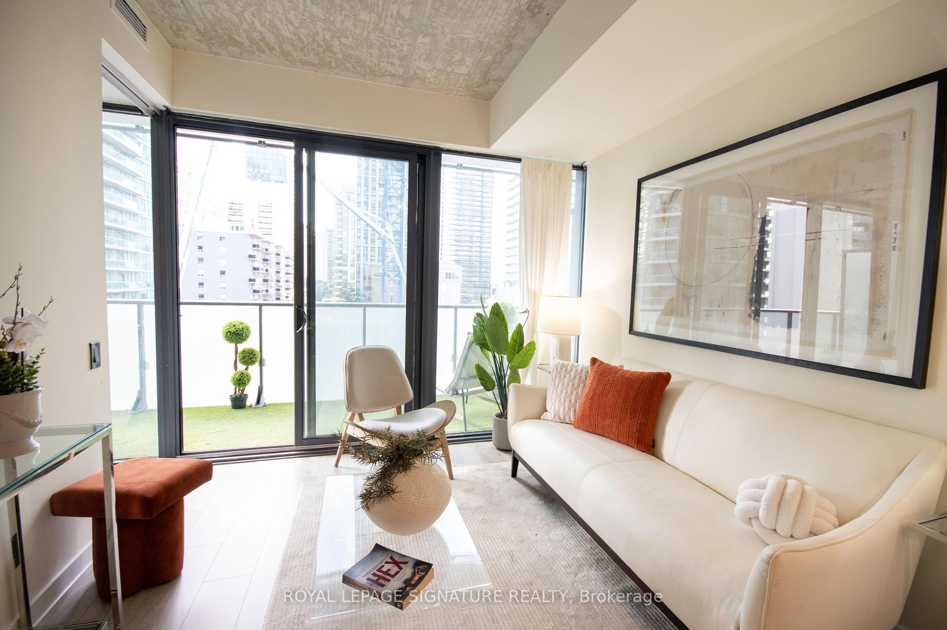 









161


Roehampton

Avenue, 605,
Toronto,




ON
M4P 0C8

