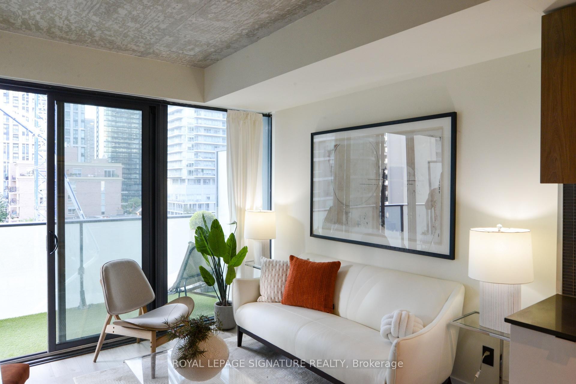 









161


Roehampton

Avenue, 605,
Toronto,




ON
M4P 0C8

