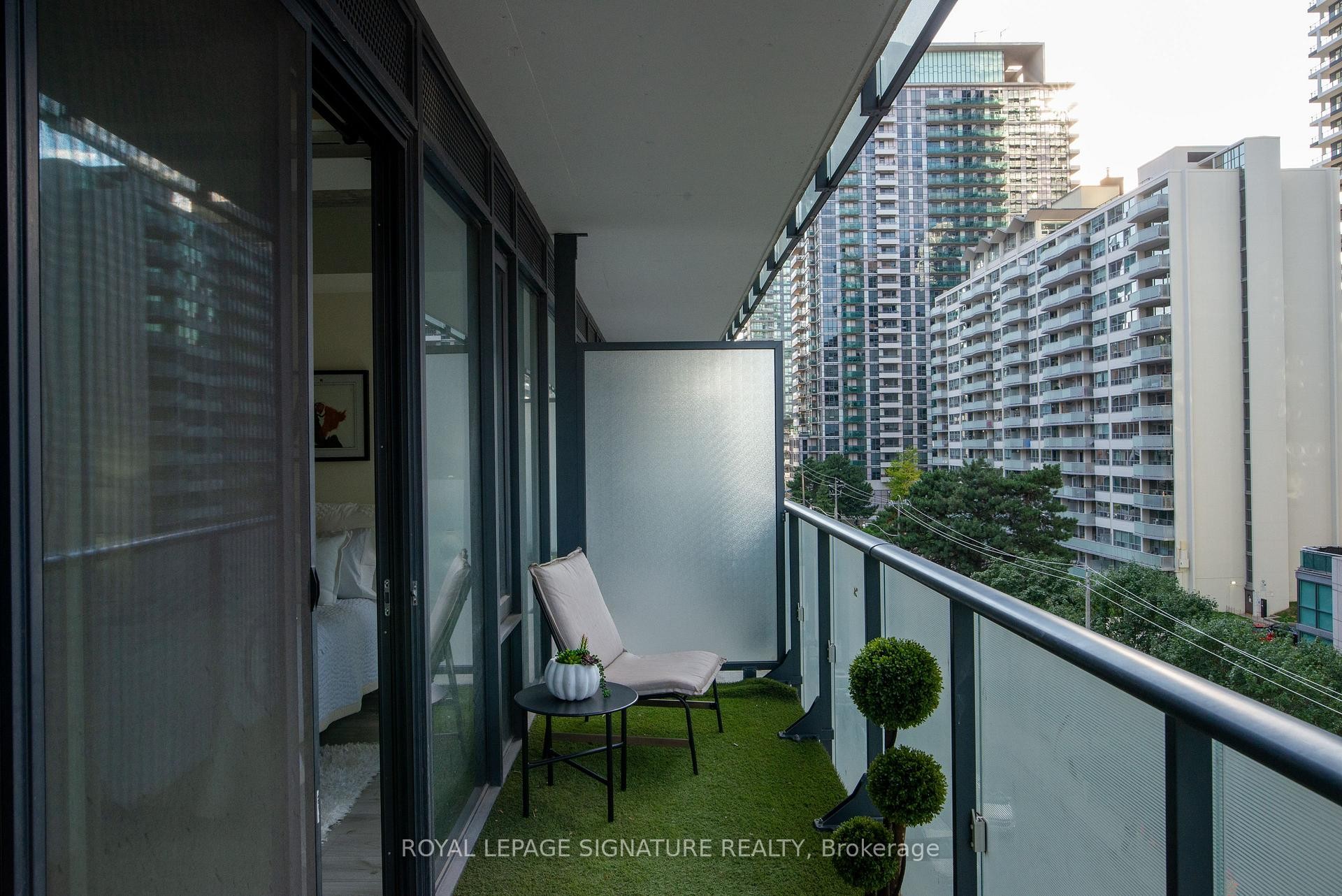 









161


Roehampton

Avenue, 605,
Toronto,




ON
M4P 0C8

