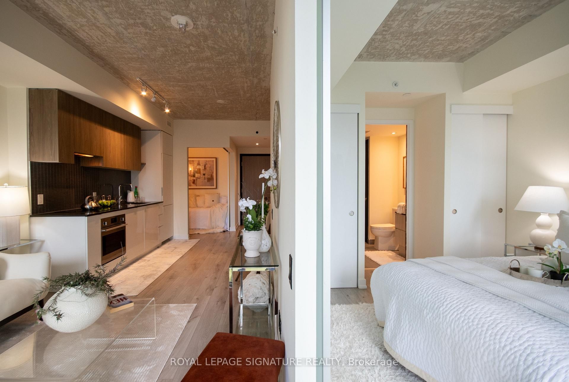









161


Roehampton

Avenue, 605,
Toronto,




ON
M4P 0C8

