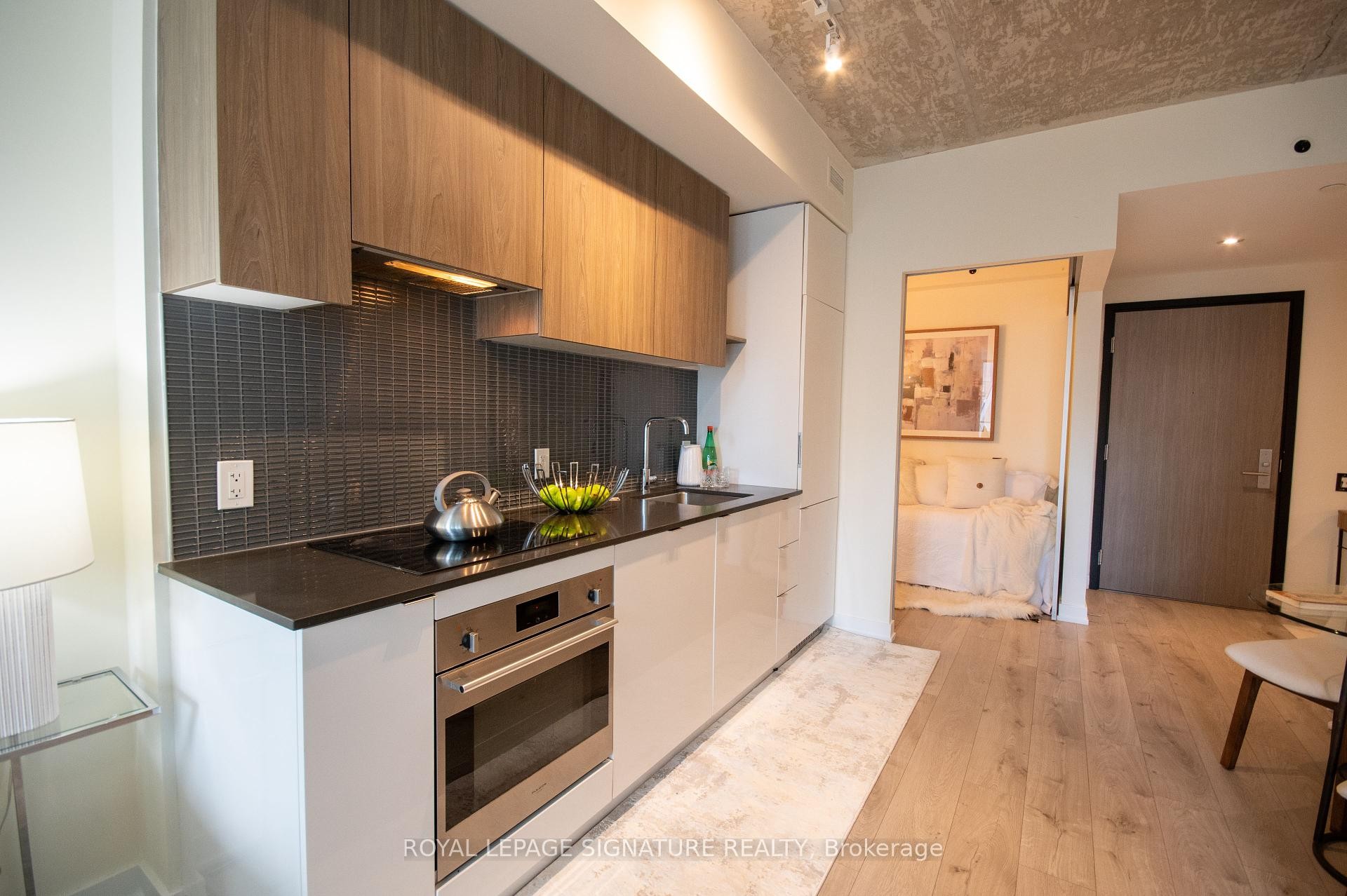 









161


Roehampton

Avenue, 605,
Toronto,




ON
M4P 0C8


