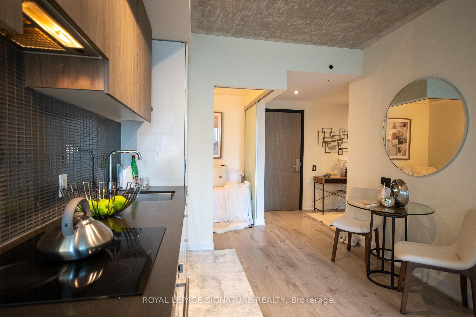 









161


Roehampton

Avenue, 605,
Toronto,




ON
M4P 0C8

