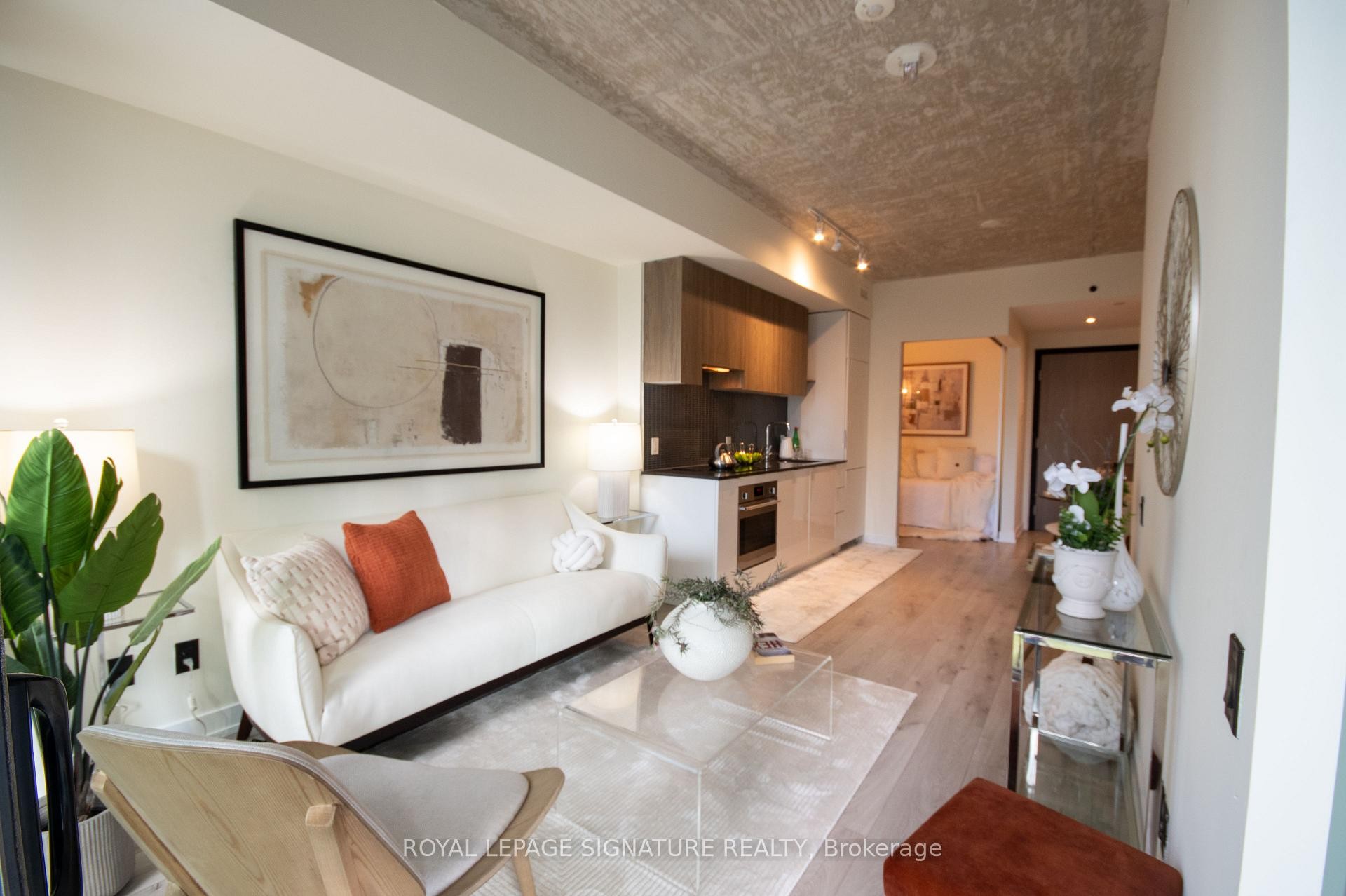 









161


Roehampton

Avenue, 605,
Toronto,




ON
M4P 0C8

