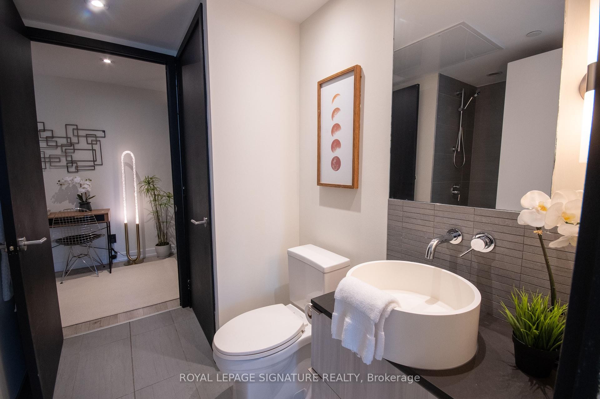 









161


Roehampton

Avenue, 605,
Toronto,




ON
M4P 0C8

