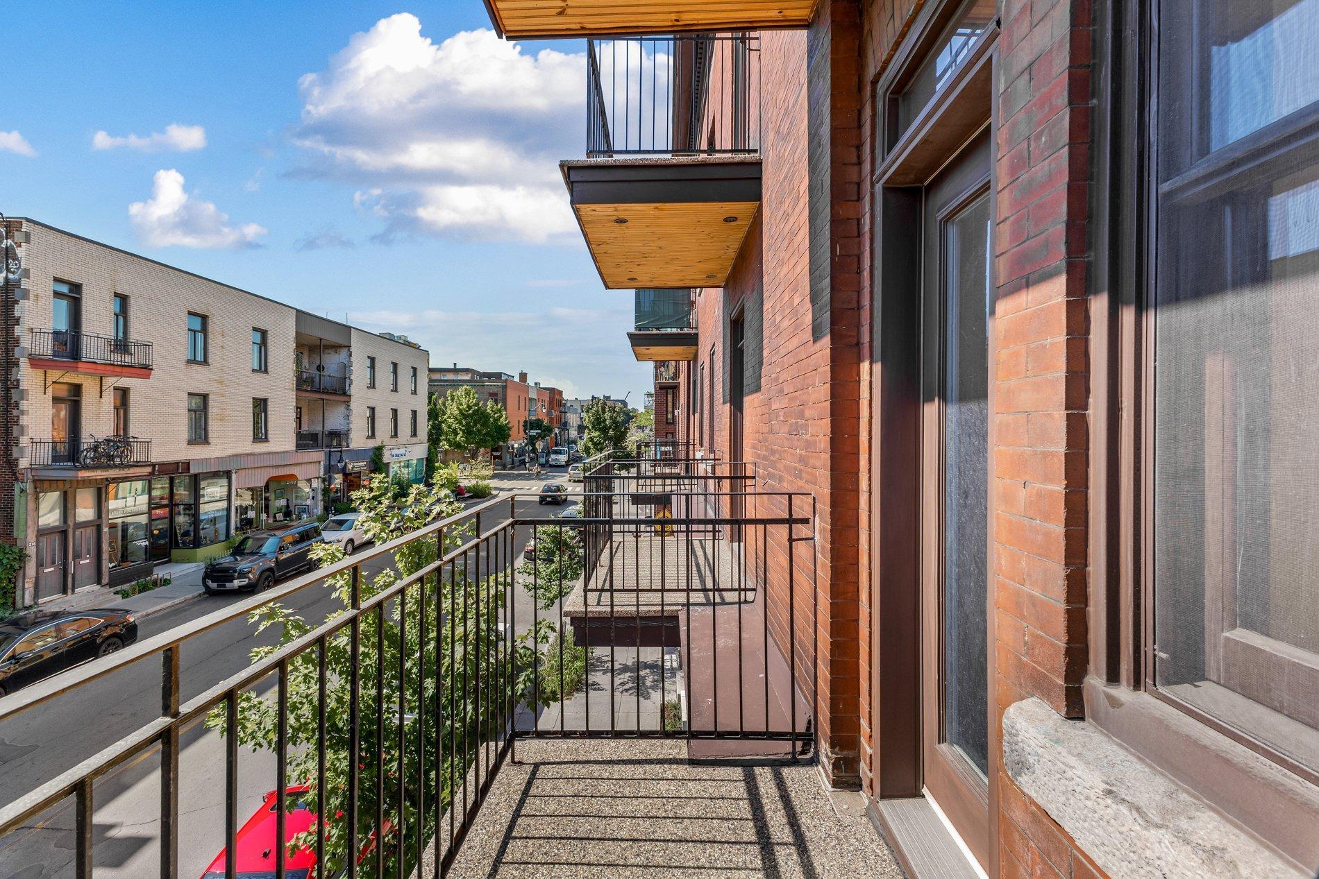 









5804


Av. de l'Esplanade

, 1,
Montréal (Le Plateau-Mont-Royal),




QC
H2T3A3

