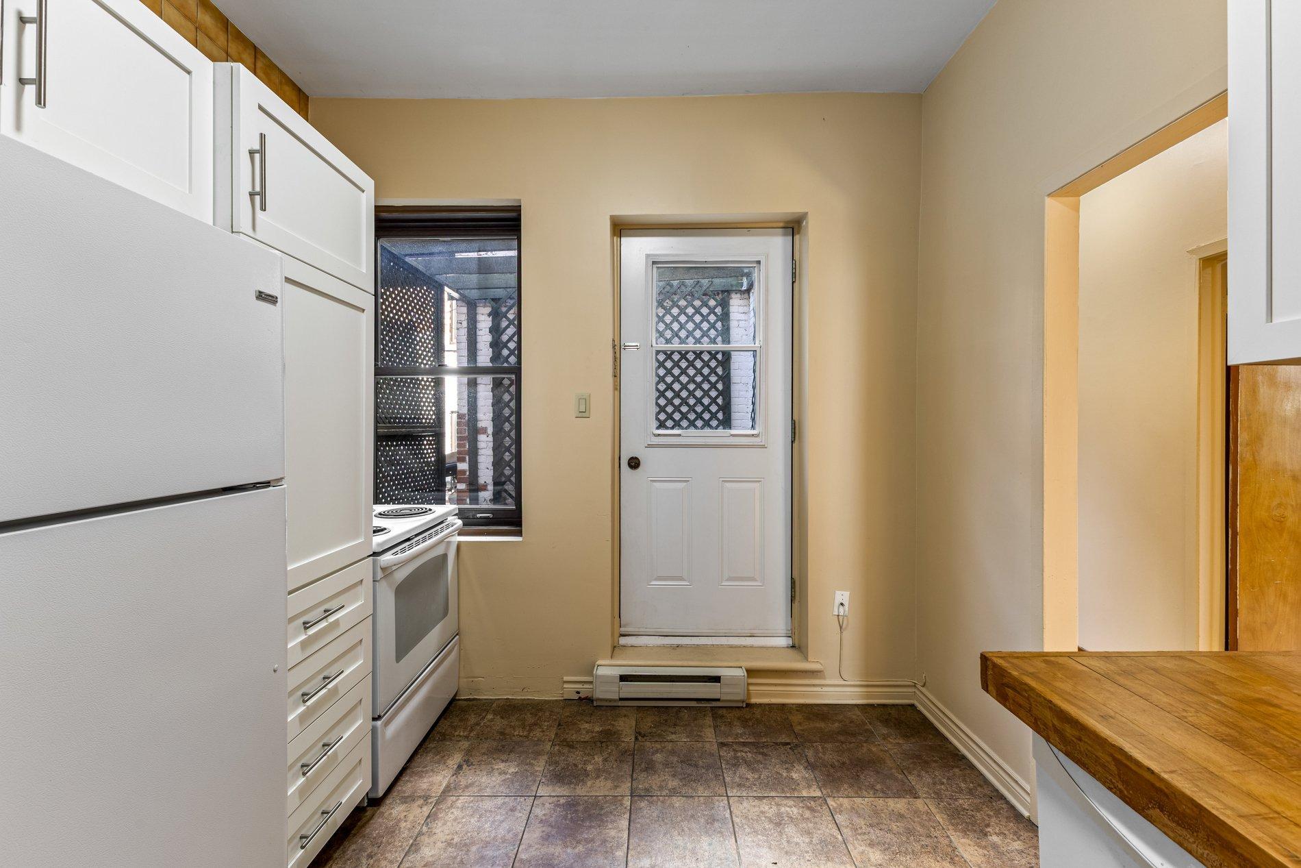 









5804


Av. de l'Esplanade

, 1,
Montréal (Le Plateau-Mont-Royal),




QC
H2T3A3

