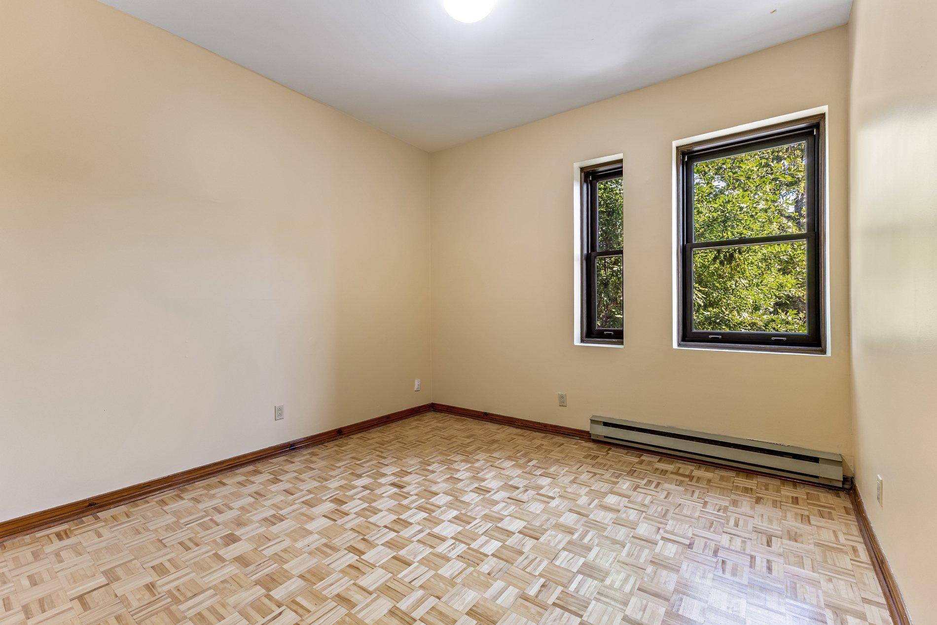 









5804


Av. de l'Esplanade

, 1,
Montréal (Le Plateau-Mont-Royal),




QC
H2T3A3

