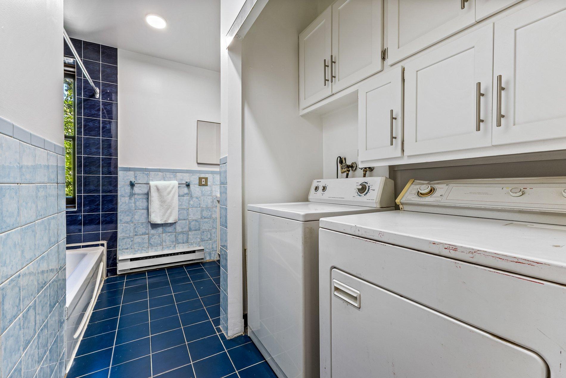 









5804


Av. de l'Esplanade

, 1,
Montréal (Le Plateau-Mont-Royal),




QC
H2T3A3

