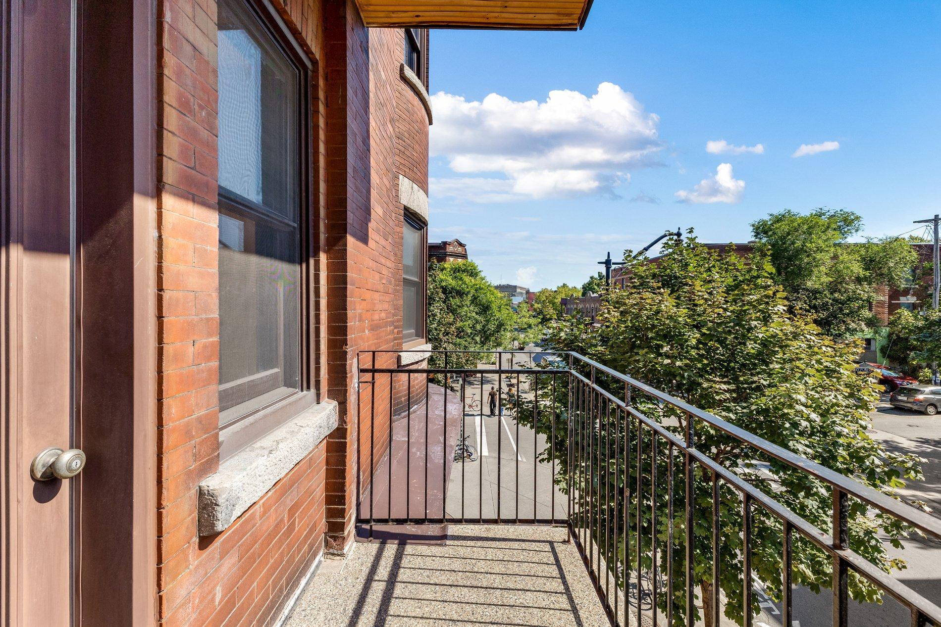 









5804


Av. de l'Esplanade

, 1,
Montréal (Le Plateau-Mont-Royal),




QC
H2T3A3

