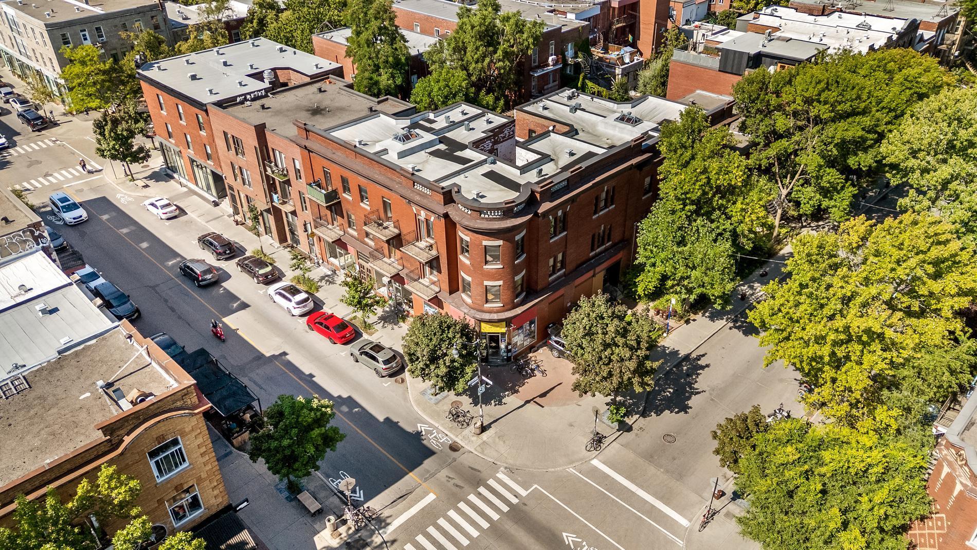 









5804


Av. de l'Esplanade

, 1,
Montréal (Le Plateau-Mont-Royal),




QC
H2T3A3

