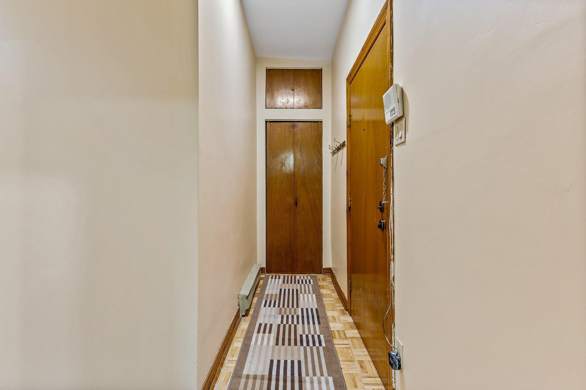 









5804


Av. de l'Esplanade

, 1,
Montréal (Le Plateau-Mont-Royal),




QC
H2T3A3

