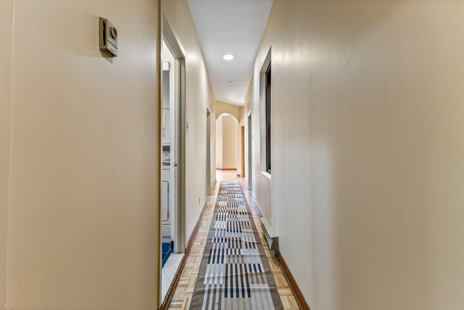 









5804


Av. de l'Esplanade

, 1,
Montréal (Le Plateau-Mont-Royal),




QC
H2T3A3


