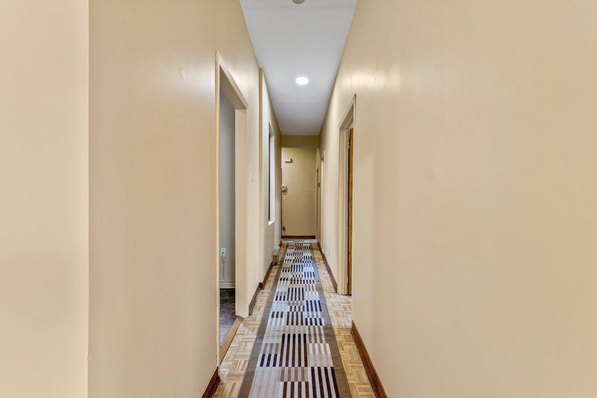 









5804


Av. de l'Esplanade

, 1,
Montréal (Le Plateau-Mont-Royal),




QC
H2T3A3


