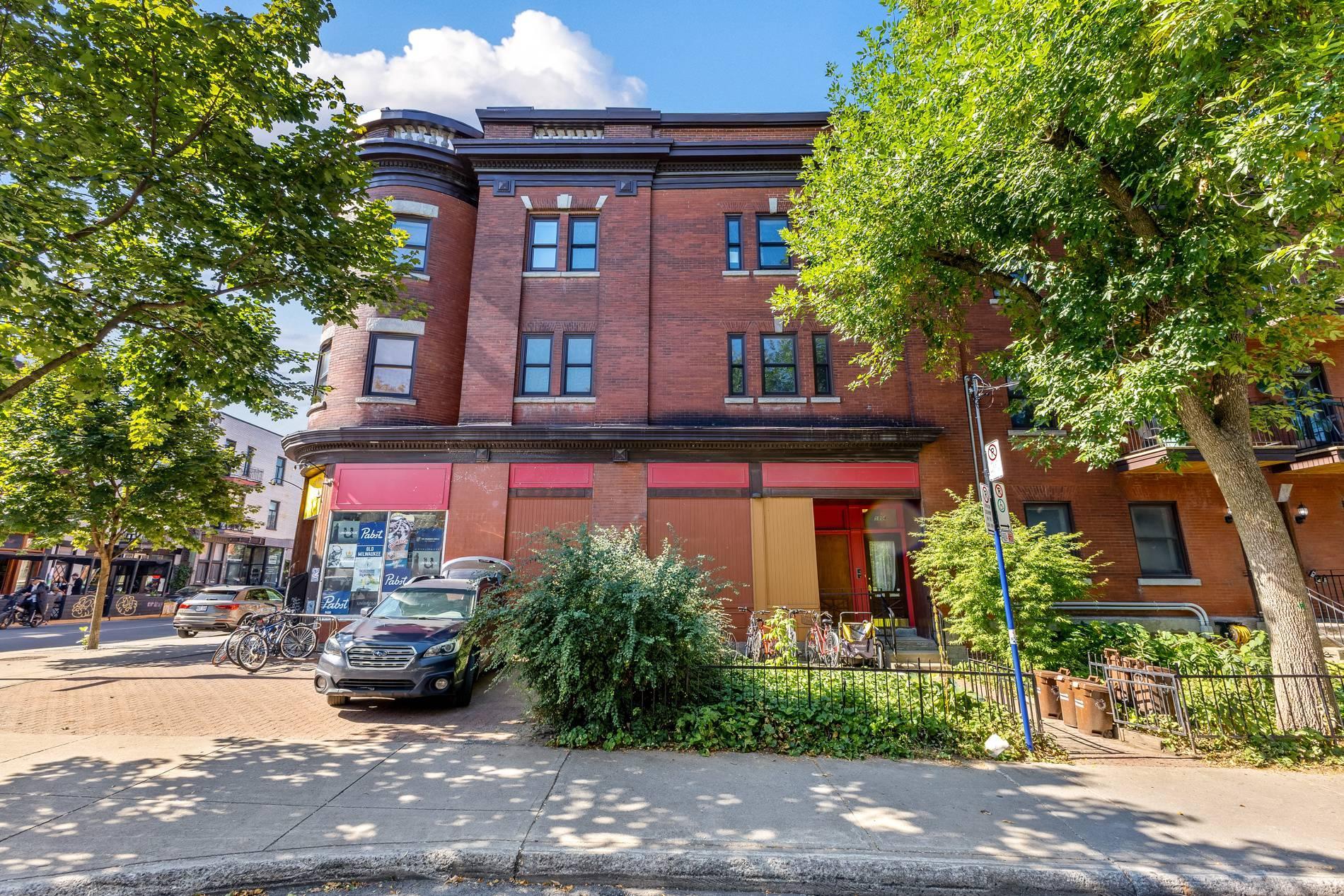 









5804


Av. de l'Esplanade

, 1,
Montréal (Le Plateau-Mont-Royal),




QC
H2T3A3

