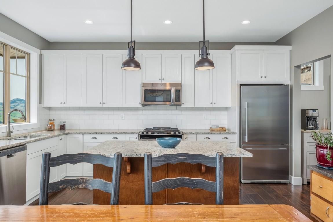 









4008


Terrapin

Place,
Vernon,




BC
V1T 9W4

