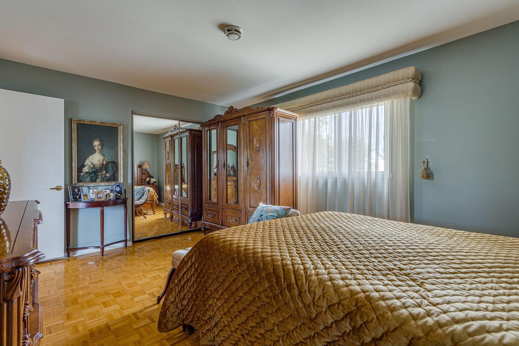 









9021


Av. Choppin

,
Montréal (Anjou),




QC
H1J2A2

