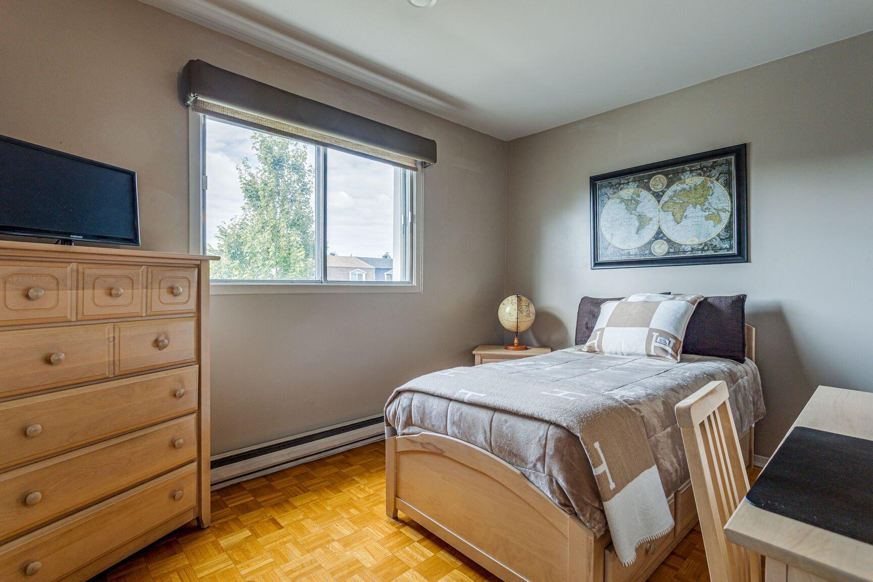 









9021


Av. Choppin

,
Montréal (Anjou),




QC
H1J2A2

