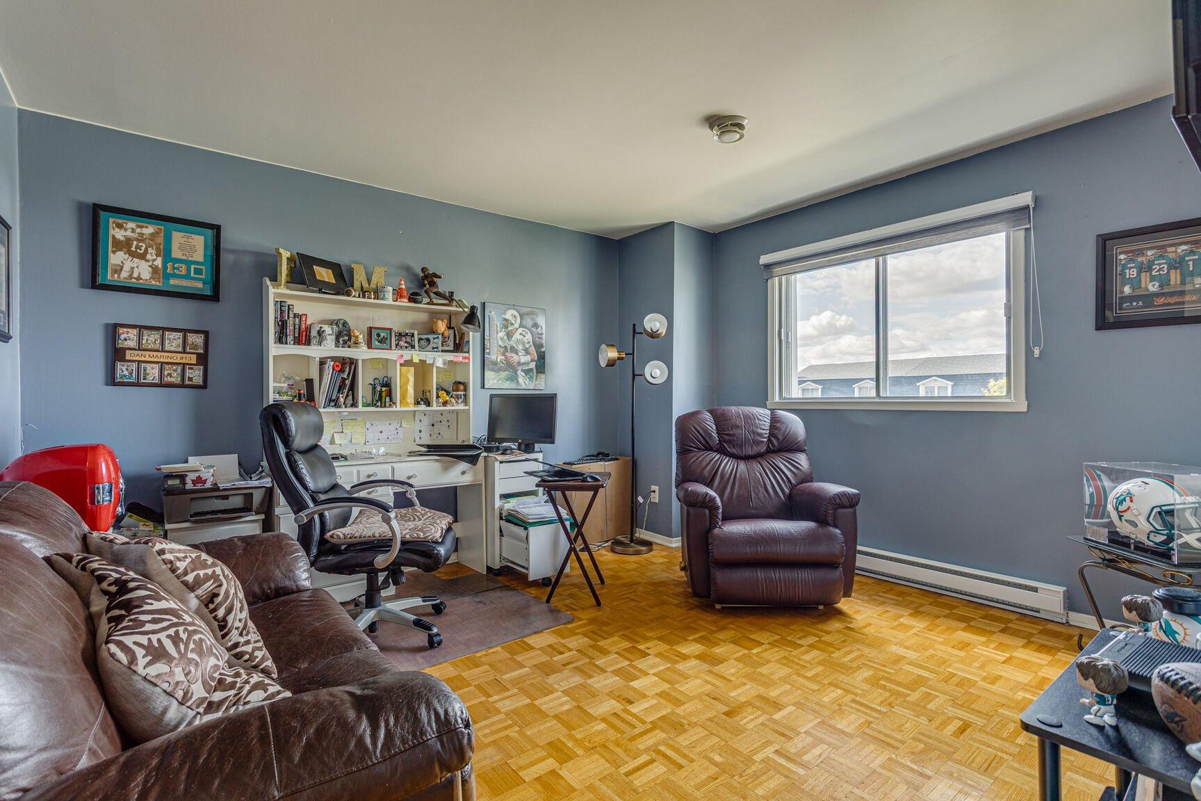 









9021


Av. Choppin

,
Montréal (Anjou),




QC
H1J2A2

