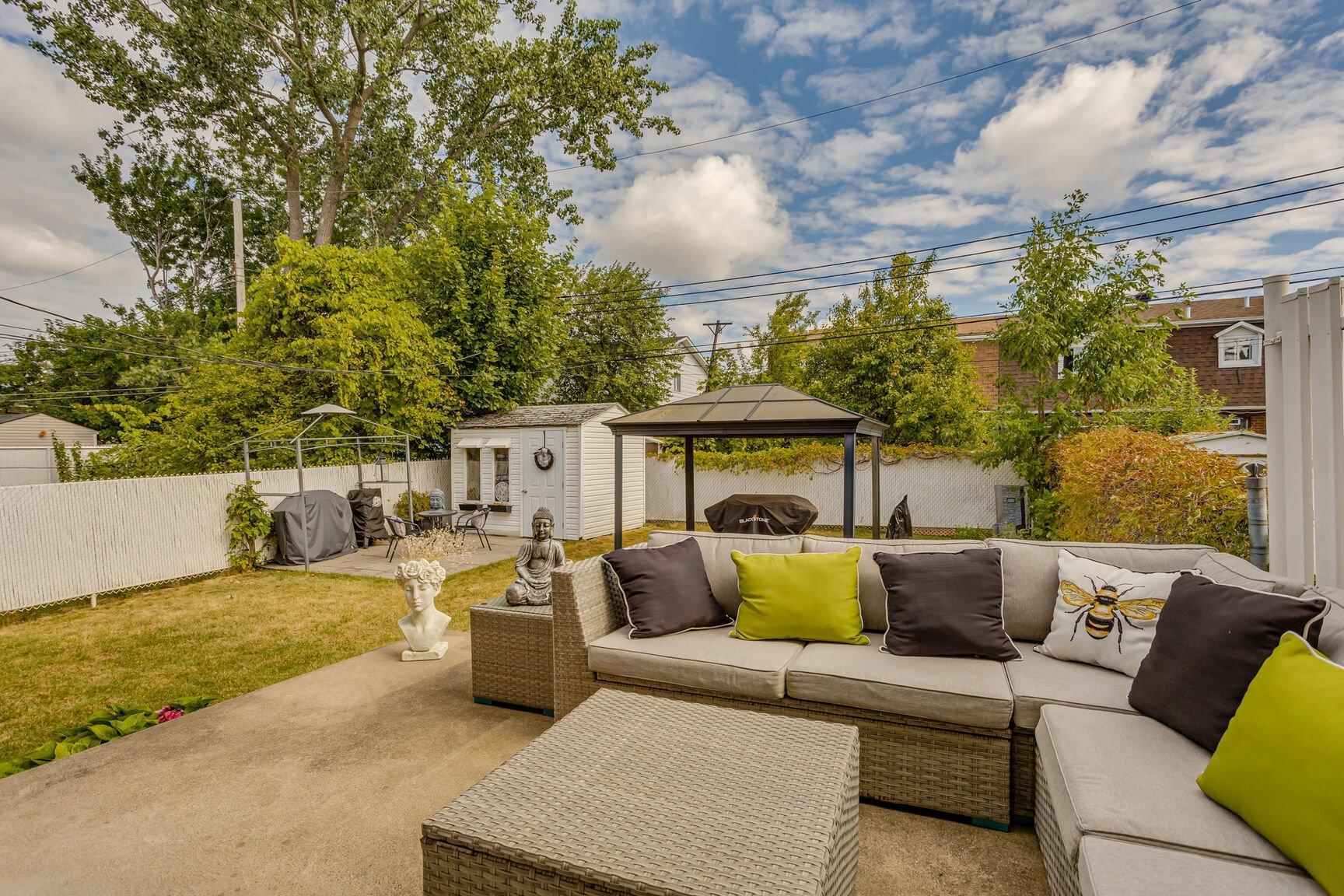 









9021


Av. Choppin

,
Montréal (Anjou),




QC
H1J2A2

