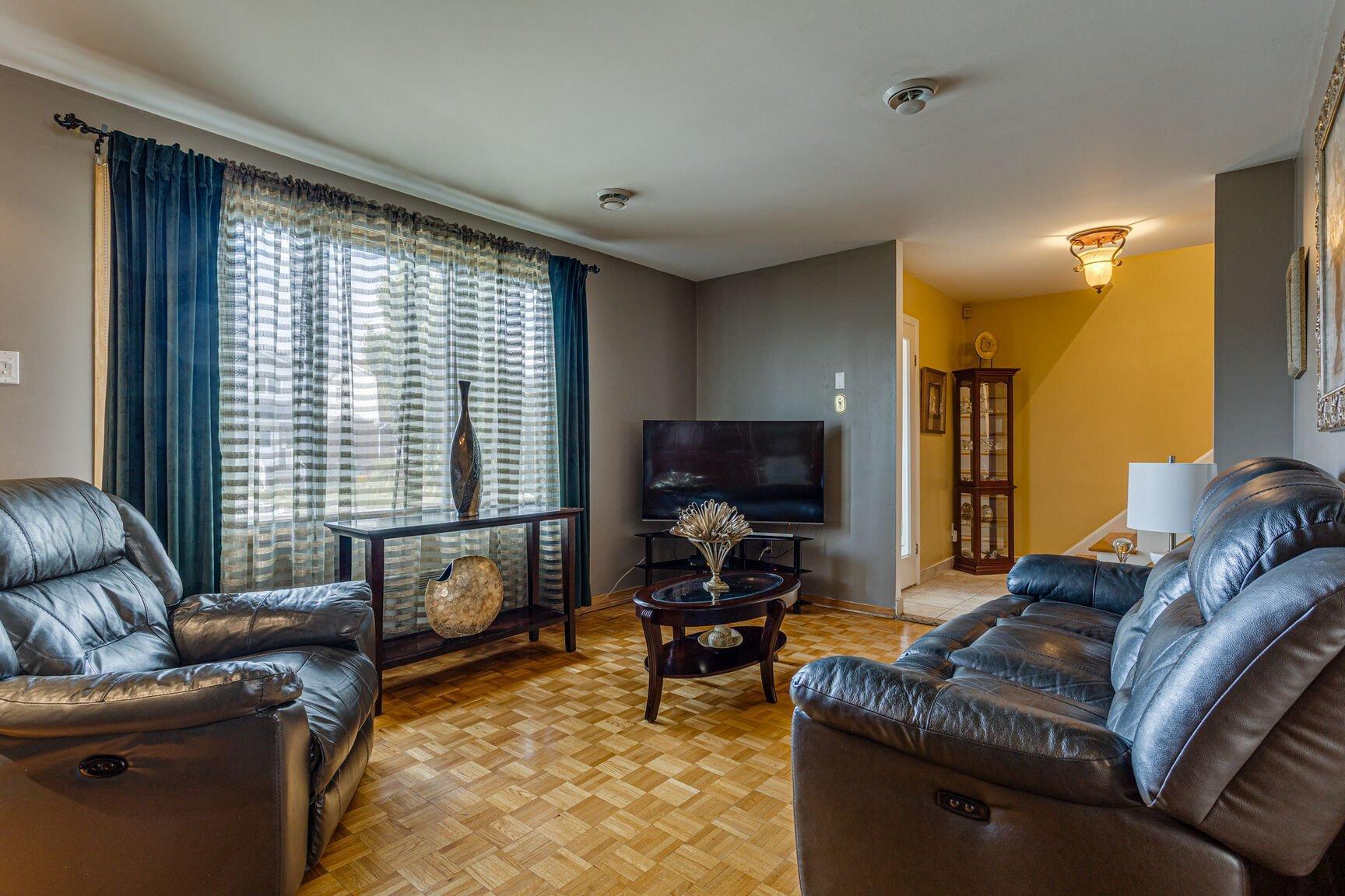 









9021


Av. Choppin

,
Montréal (Anjou),




QC
H1J2A2

